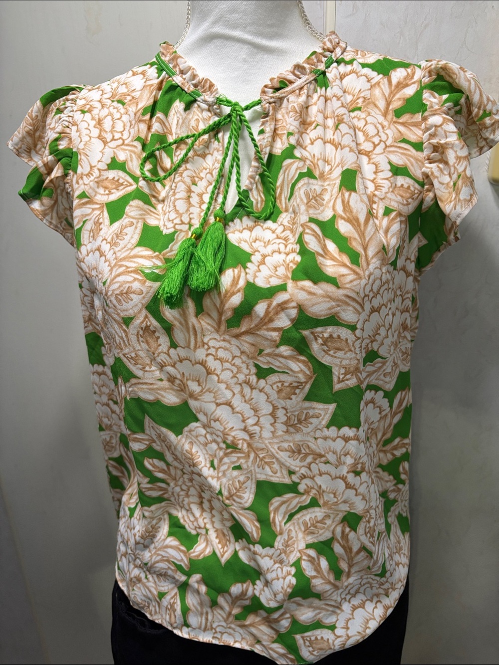 Rose & Olive Green Floral Tie-Neck Cap Sleeve Blouse